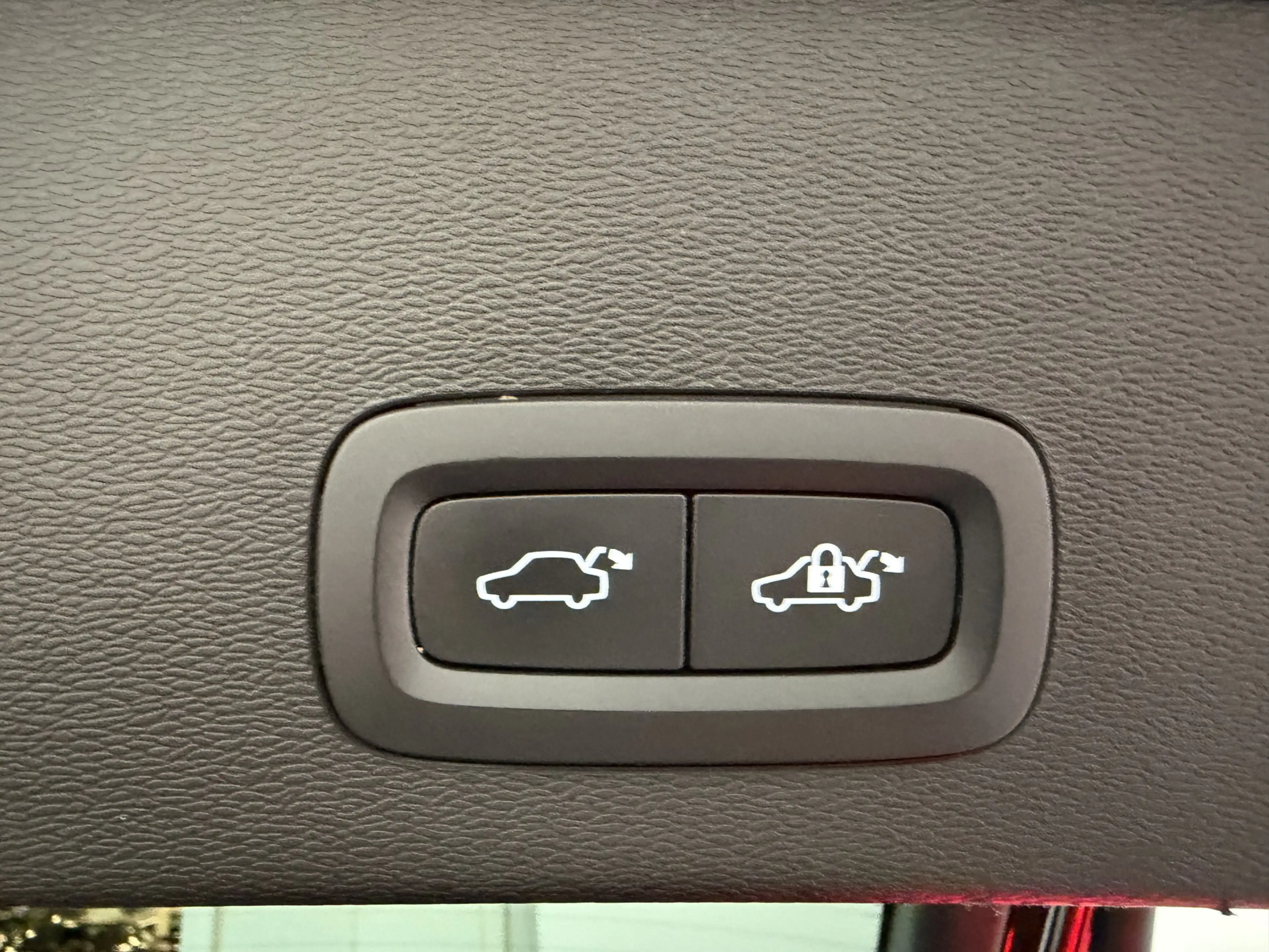 Volvo C40 Recharge Plus 69 kWh Adapt Cruise/ Camera/ Pano — photo 9