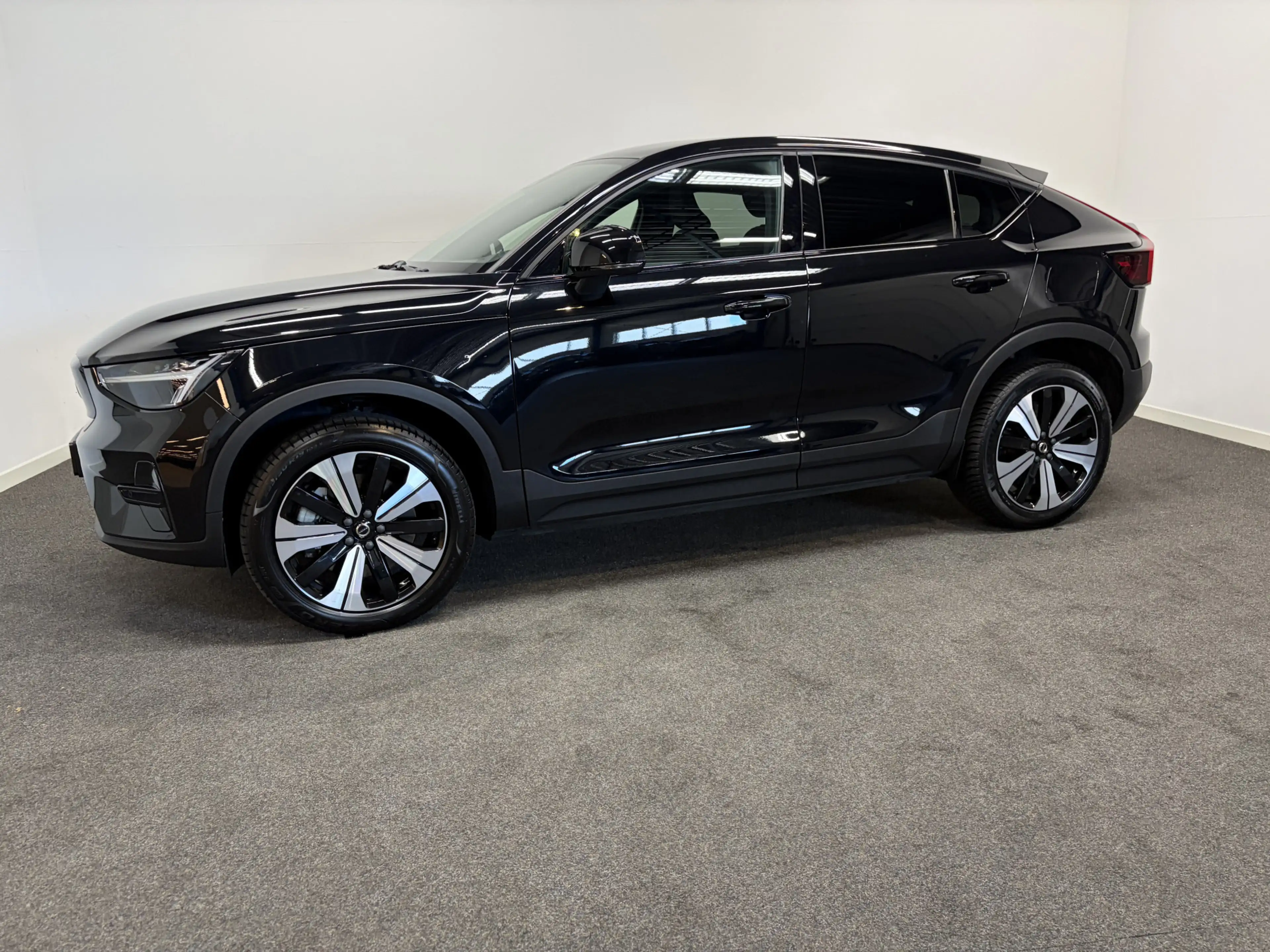 Volvo C40 Recharge Plus 69 kWh Adapt Cruise/ Camera/ Pano — photo 6