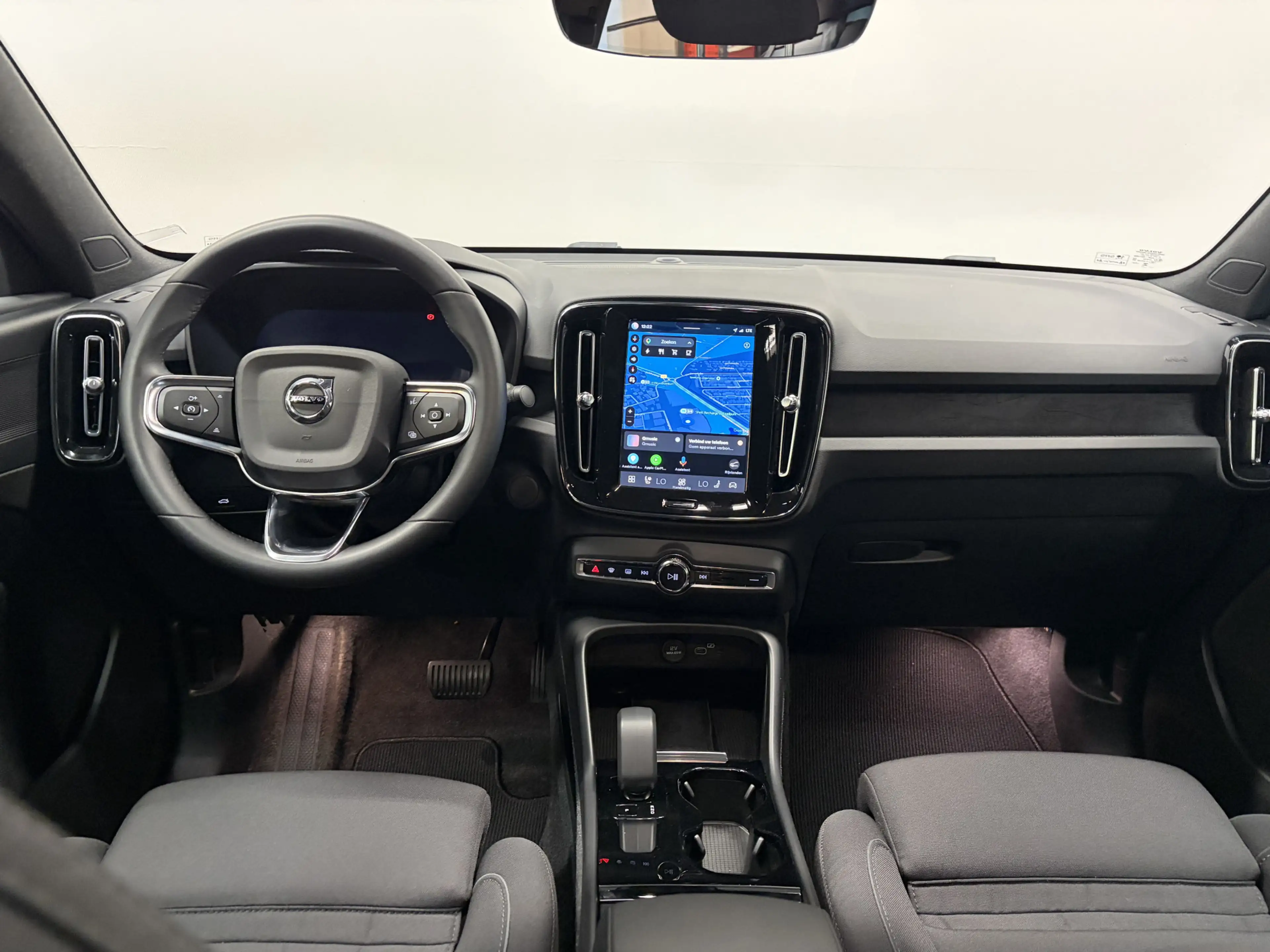 Volvo C40 Recharge Plus 69 kWh Adapt Cruise/ Camera/ Pano — photo 2