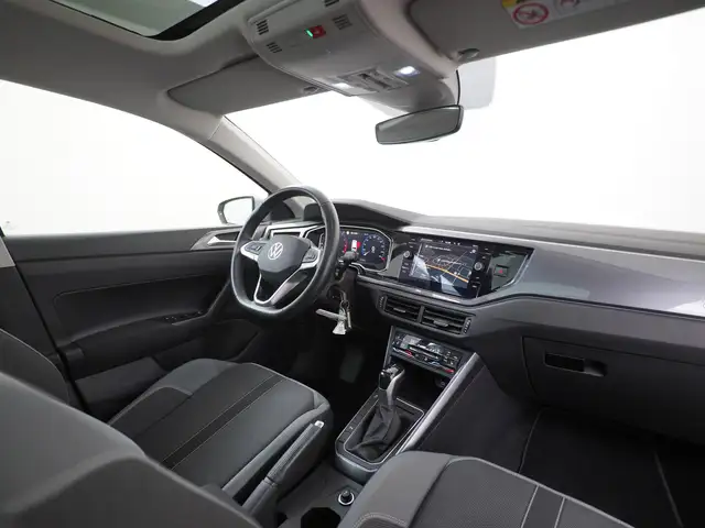 Volkswagen Polo view 2