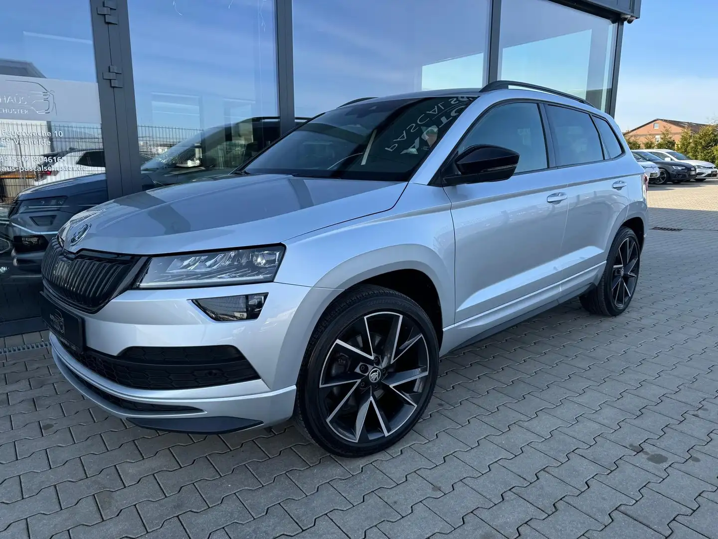 Skoda Karoq Sportline 4x4 2.0 TDI/DSG/LED/VIRTUAL/KAM Silber - 2