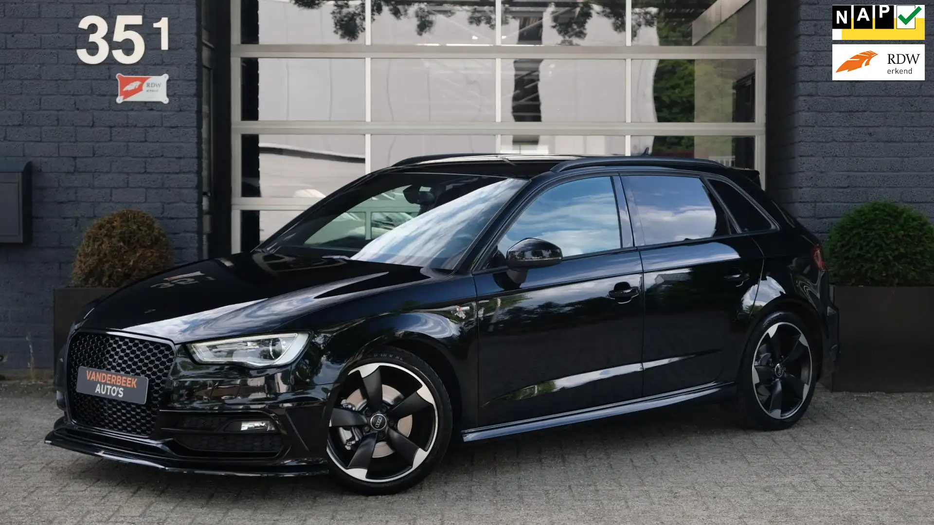 Audi A3 Sportback 1.8 TFSI Pro Line S S-Line | Airride Zwart - 1