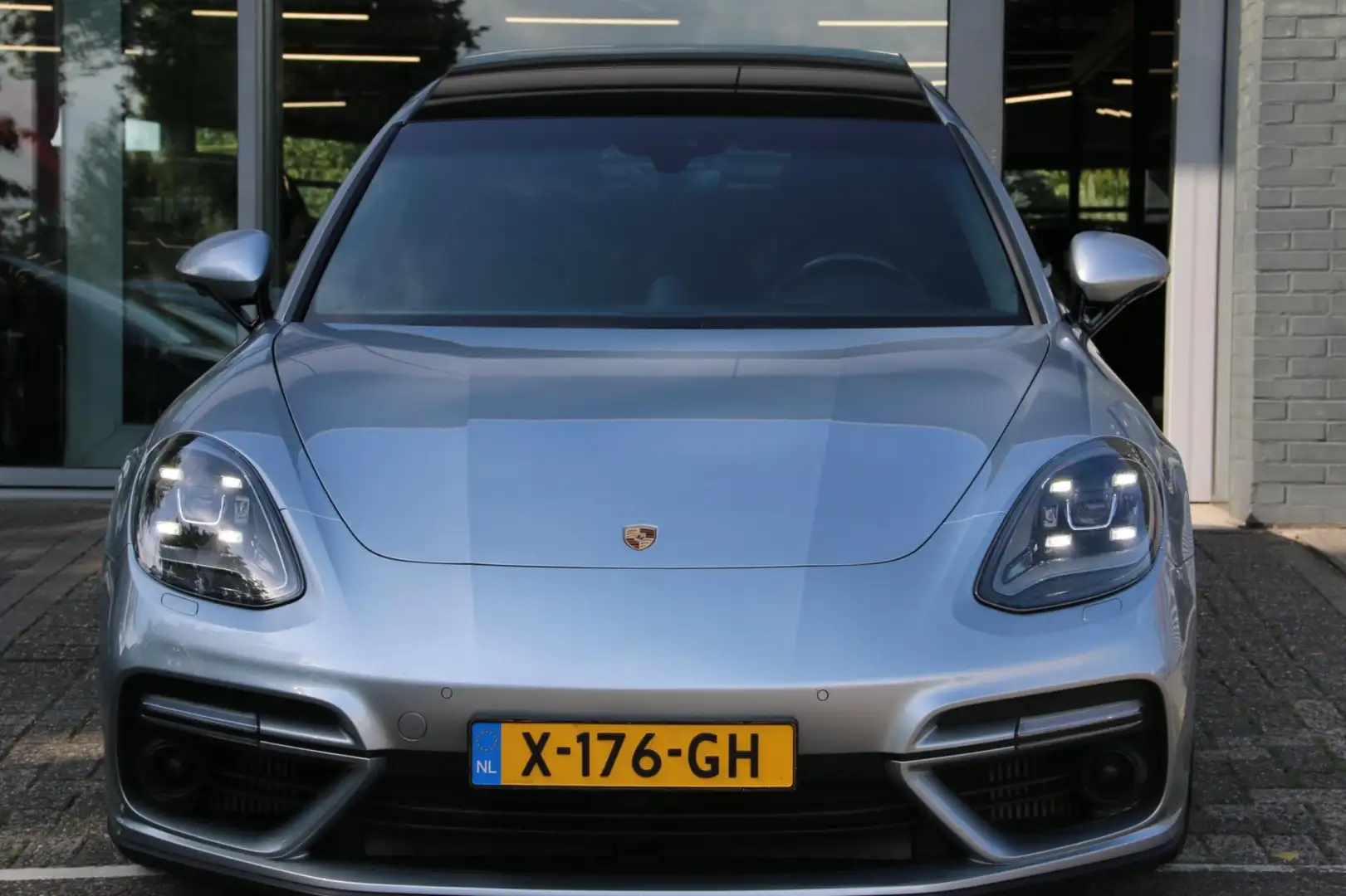 Porsche Panamera Sport Turismo 4.0 Turbo S E-Hybrid Grijs - 2