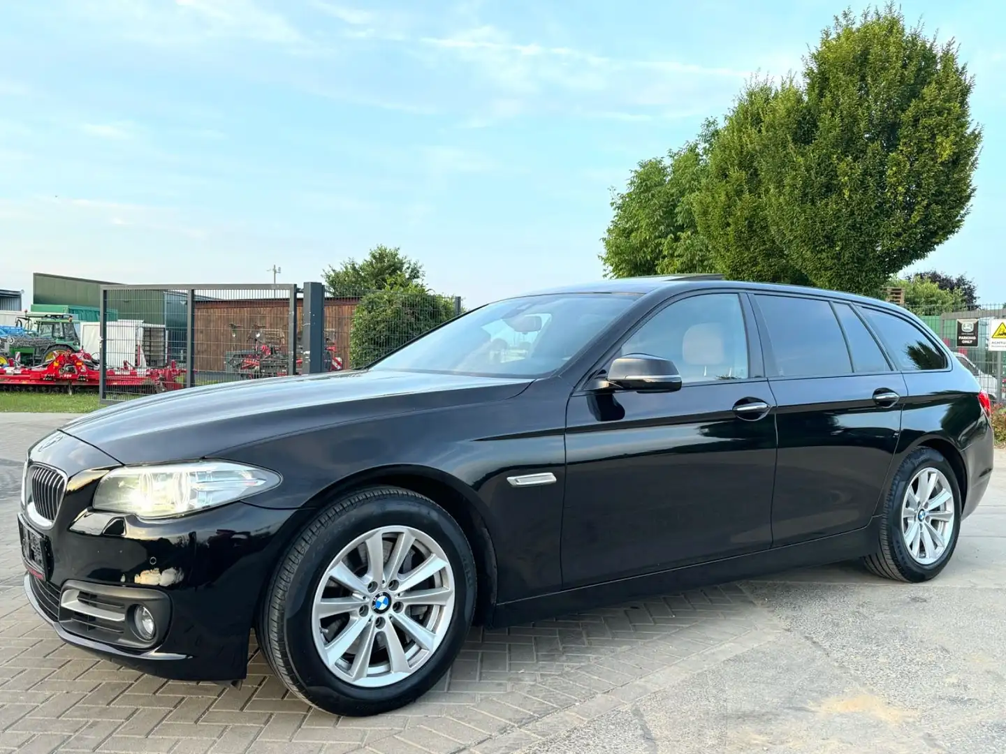 BMW 535 i Touring*FACELIFT* *INDIVIDUAL*PANO*2.HAND* Noir - 2