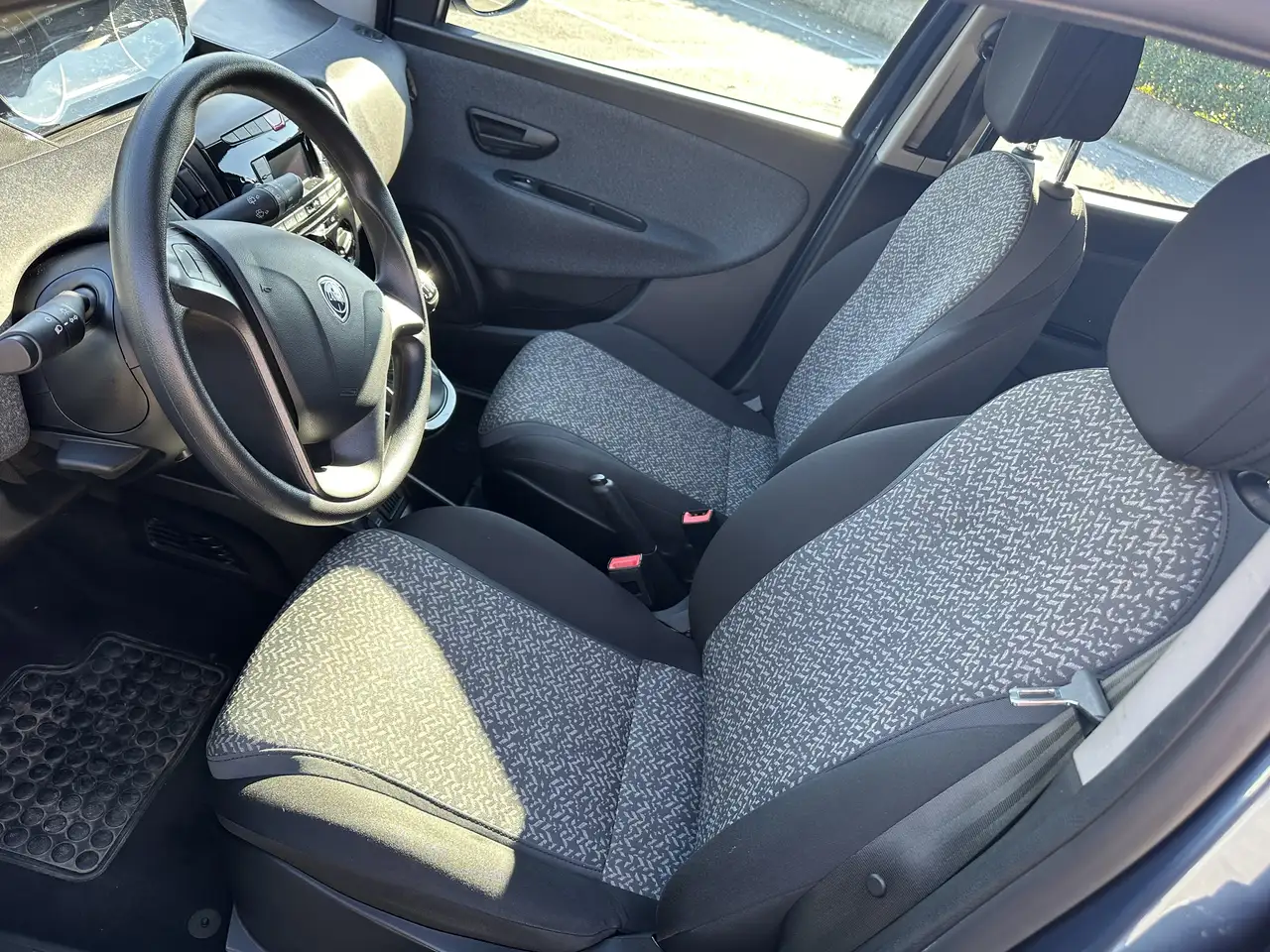 Lancia Ypsilon 2023 — фото 8
