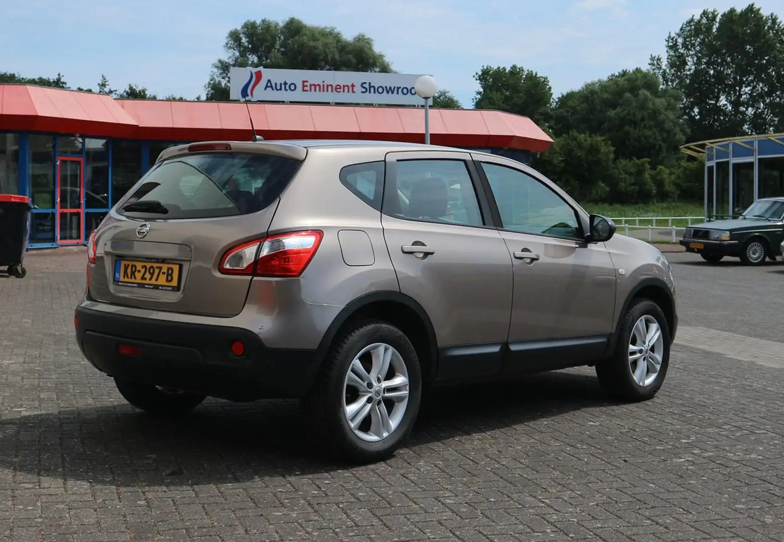 Nissan Qashqai 2.0 Acenta Automaat Nieuwe APK Bruin - 1