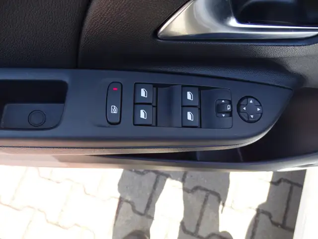 Opel Corsa view 11
