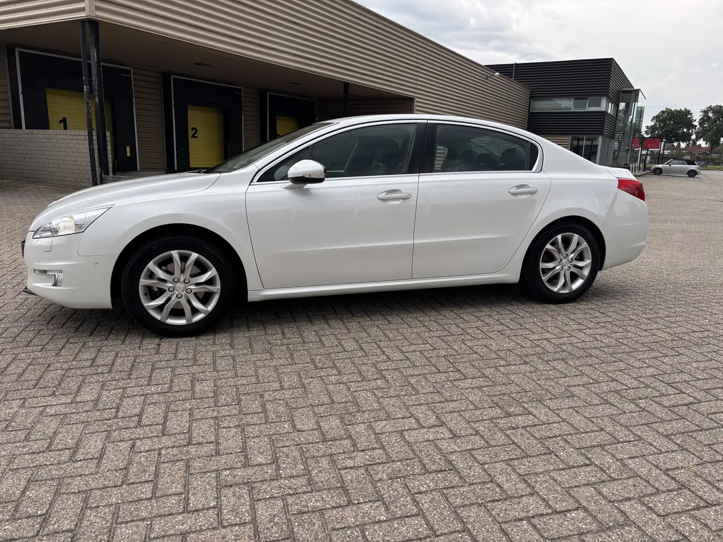 Peugeot 508 1.6 THP Allure [ leer,fm navi,ecc,xenon,cruise,lmv Wit - 2