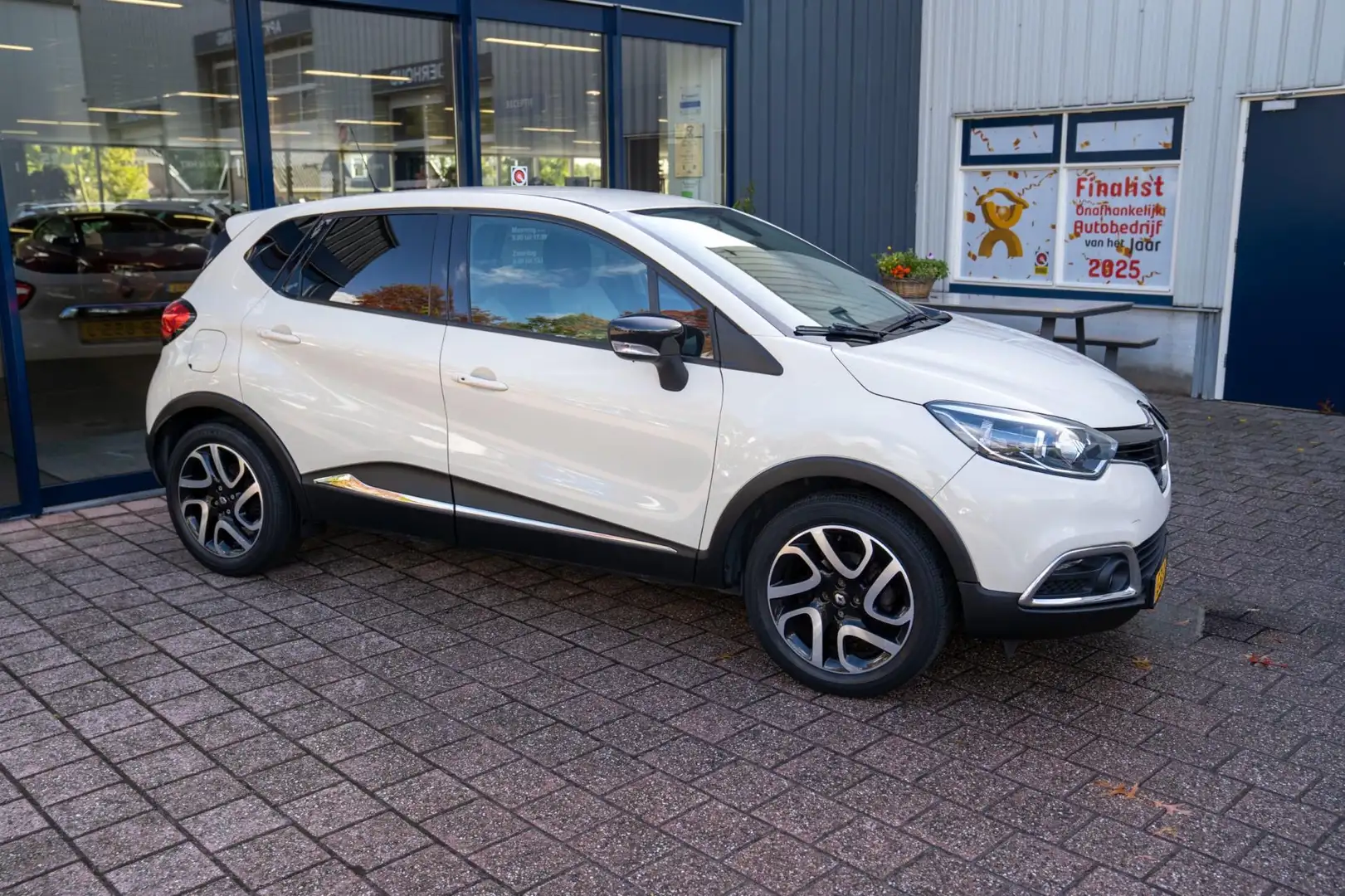 Renault Captur 0.9 TCe Dynamique | Prijs rijklaar incl. 12 mnd ga Beige - 2