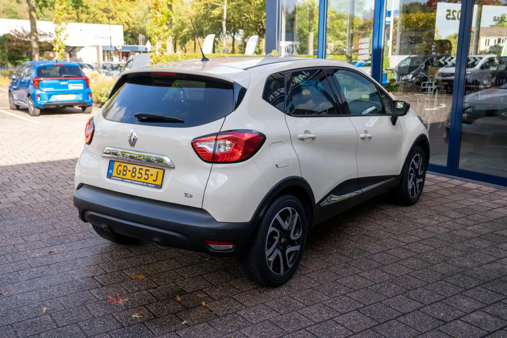 Renault Captur 0.9 TCe Dynamique | Prijs rijklaar incl. 12 mnd ga Beige - 2