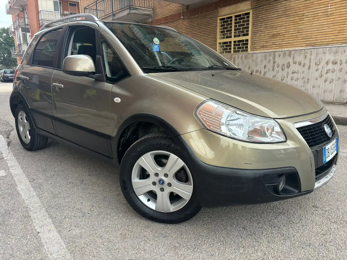 Fiat Sedici 1.9 MJT 4x4 Dynamic Oro - 2