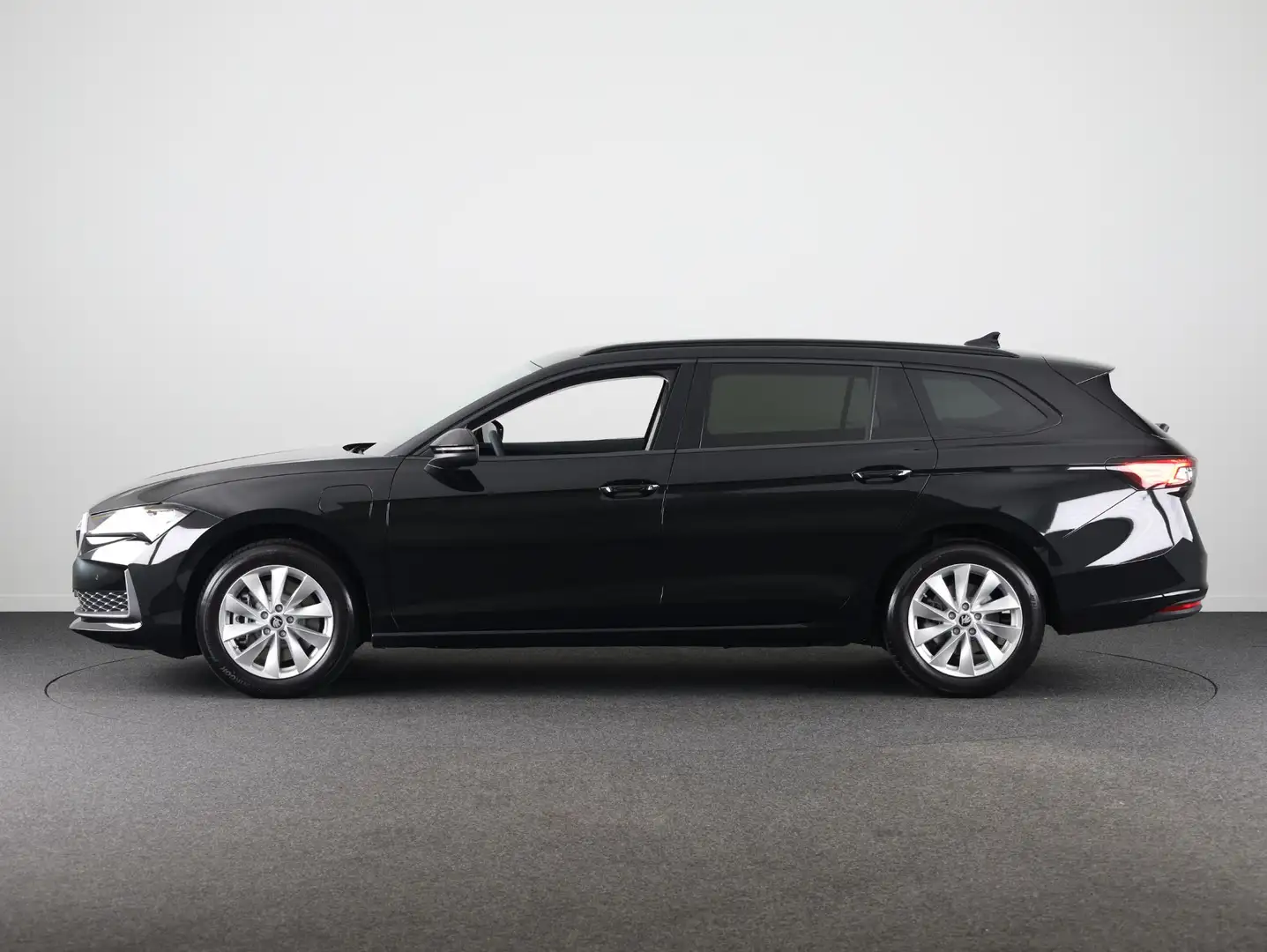 Skoda Superb Combi Edition PHEV 1.5 TSI 204 PK 6 versn. DSG Zwart - 2