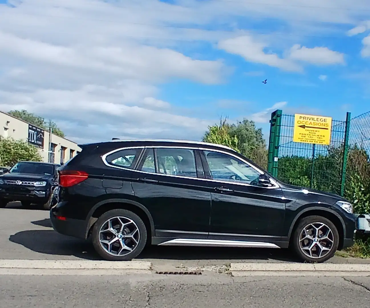 BMW X1 20 dA sDrive18 cuir sport aircoel jalu pr marchand Zwart - 1