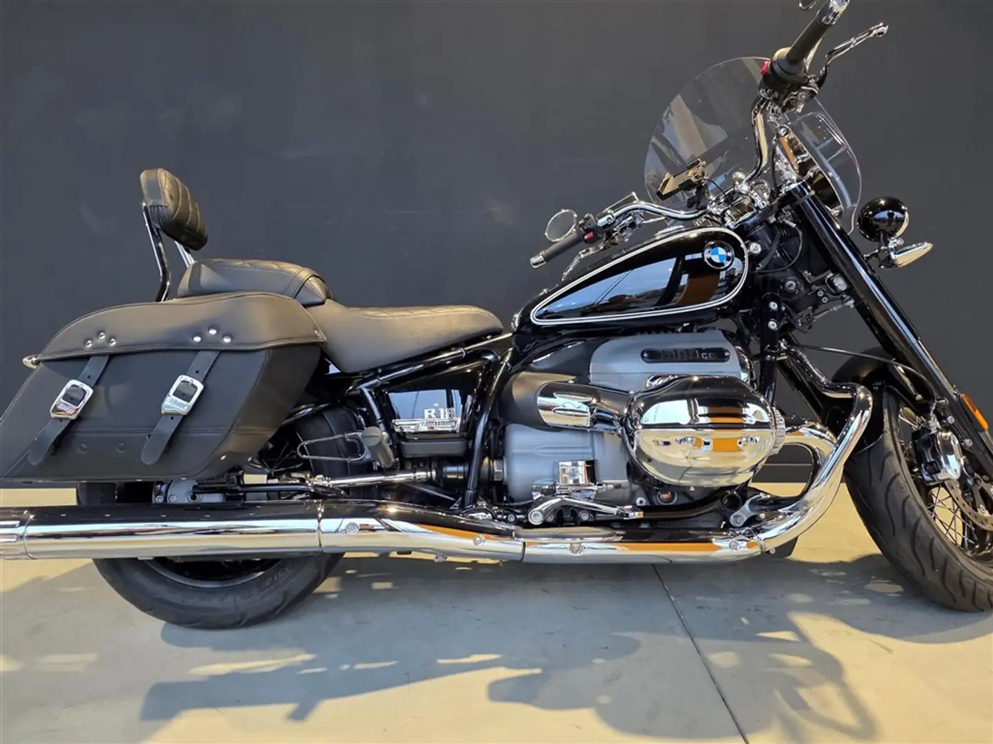 BMW R 18 Classic 0 Noir - 1