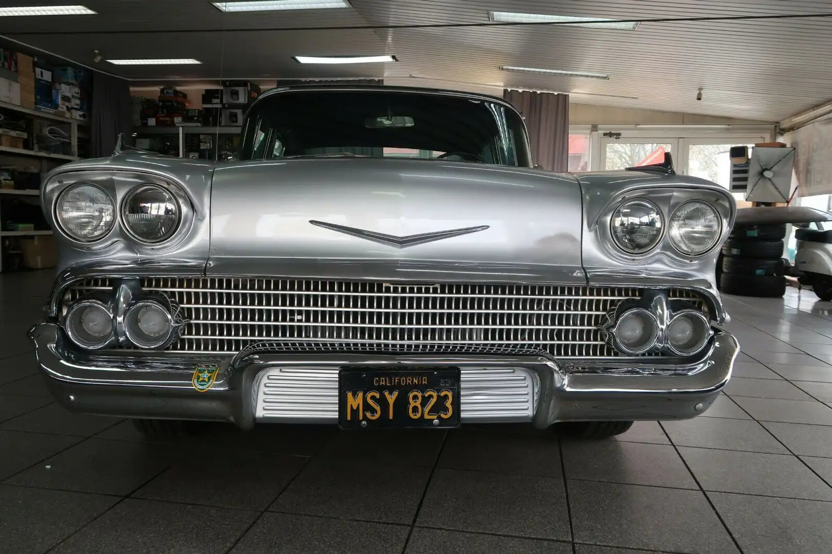 Chevrolet Impala 1958 Biscayne Argintiu - 2