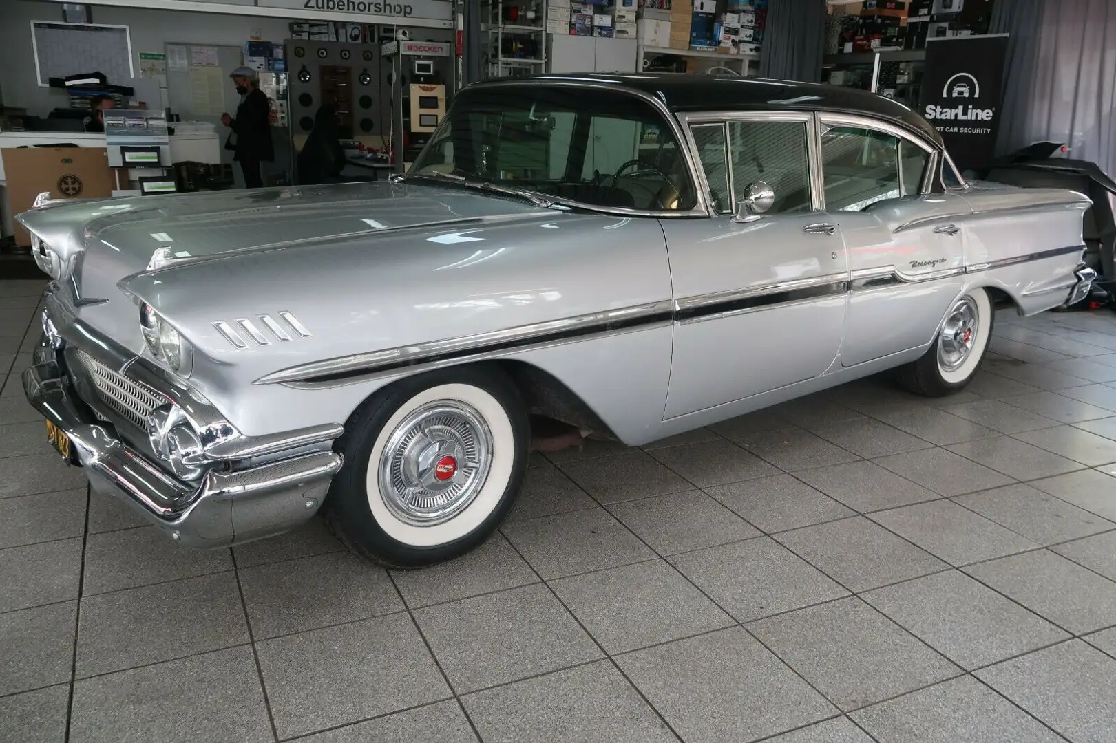 Chevrolet Impala 1958 Biscayne Argintiu - 1