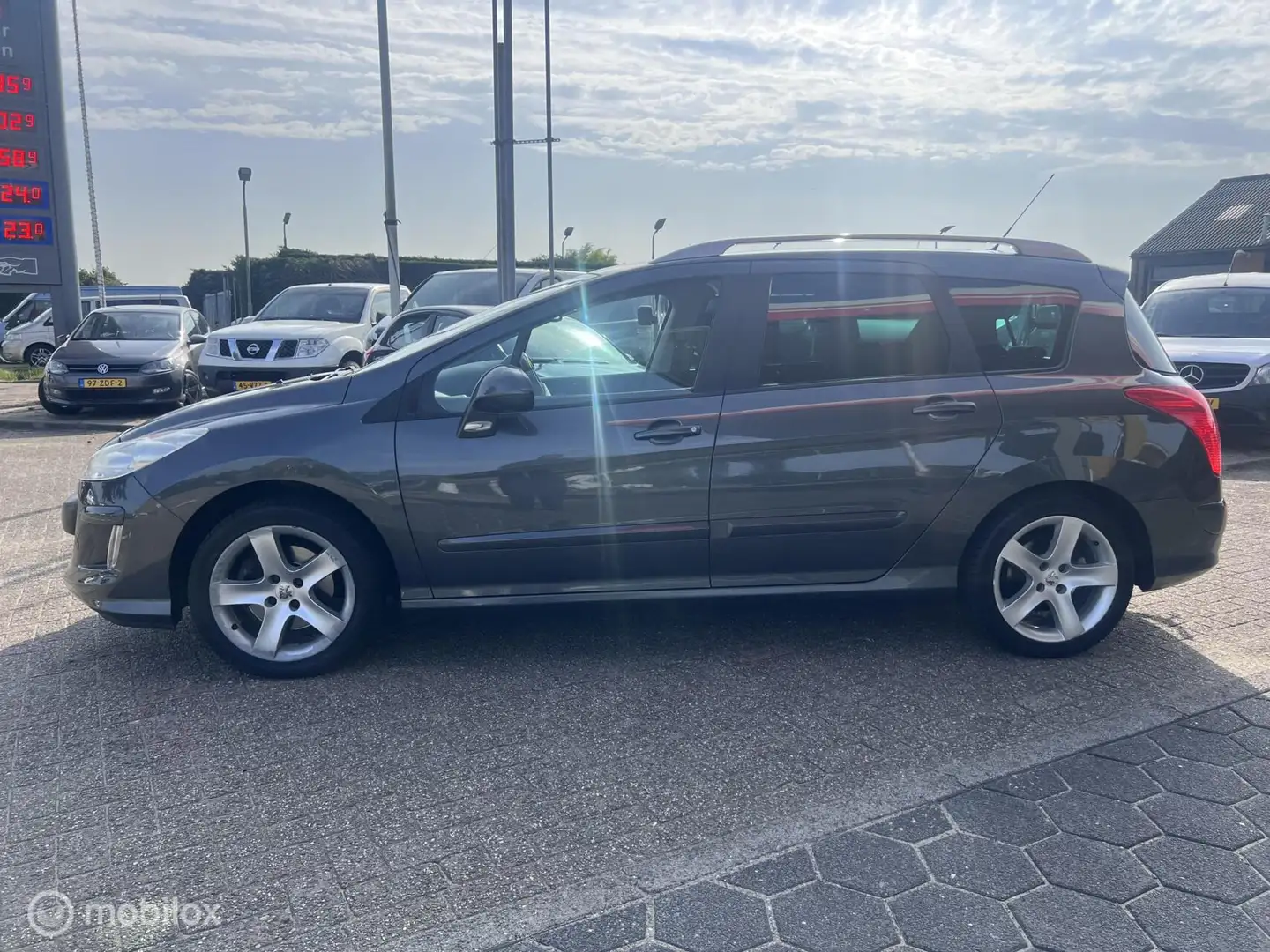 Peugeot 308 SW 1.6 THP Allure 7persoons automaat Gris - 2