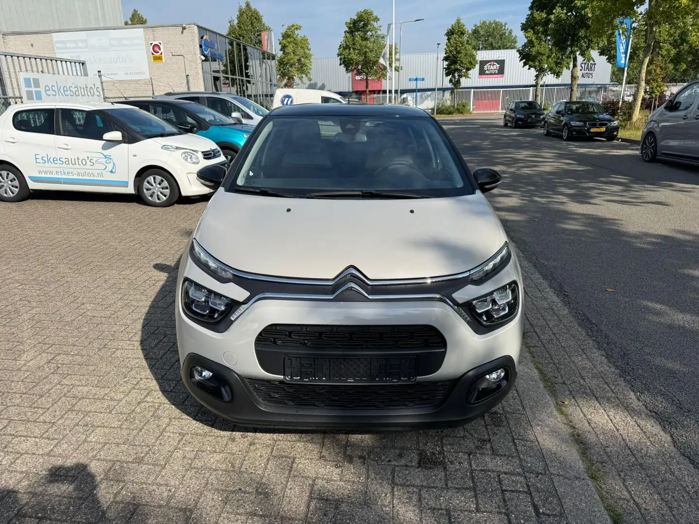 Citroen C3 1.2 PureTech Shine, Airco, Navi, 12 mnd Garantie Beige - 2