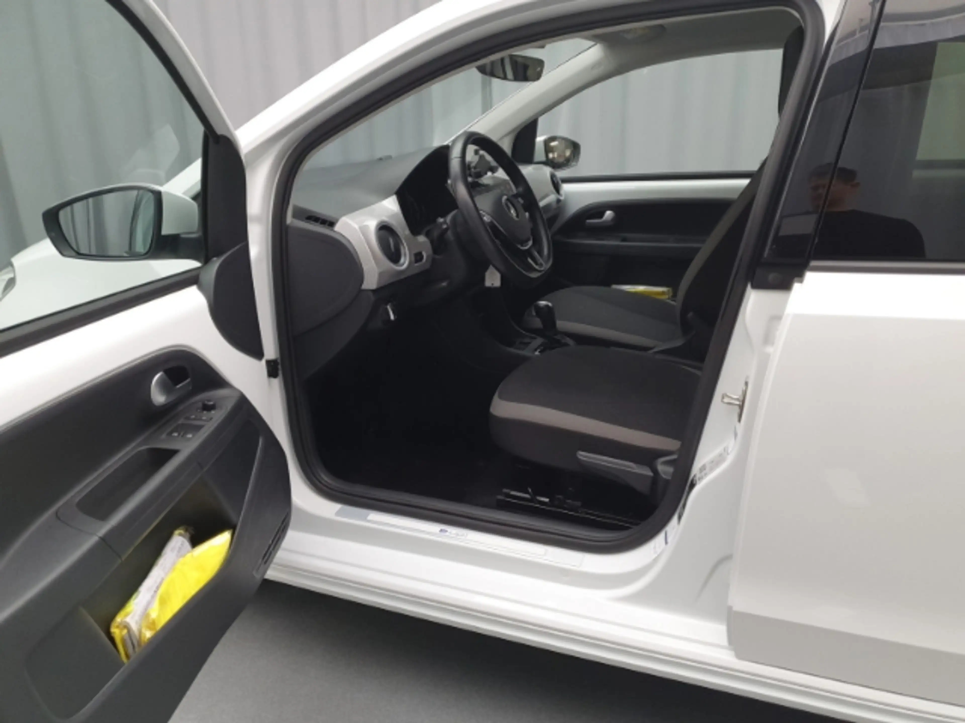 Volkswagen e-up! e-Style Style Plus Rückfahrkam. SHZ — photo 8