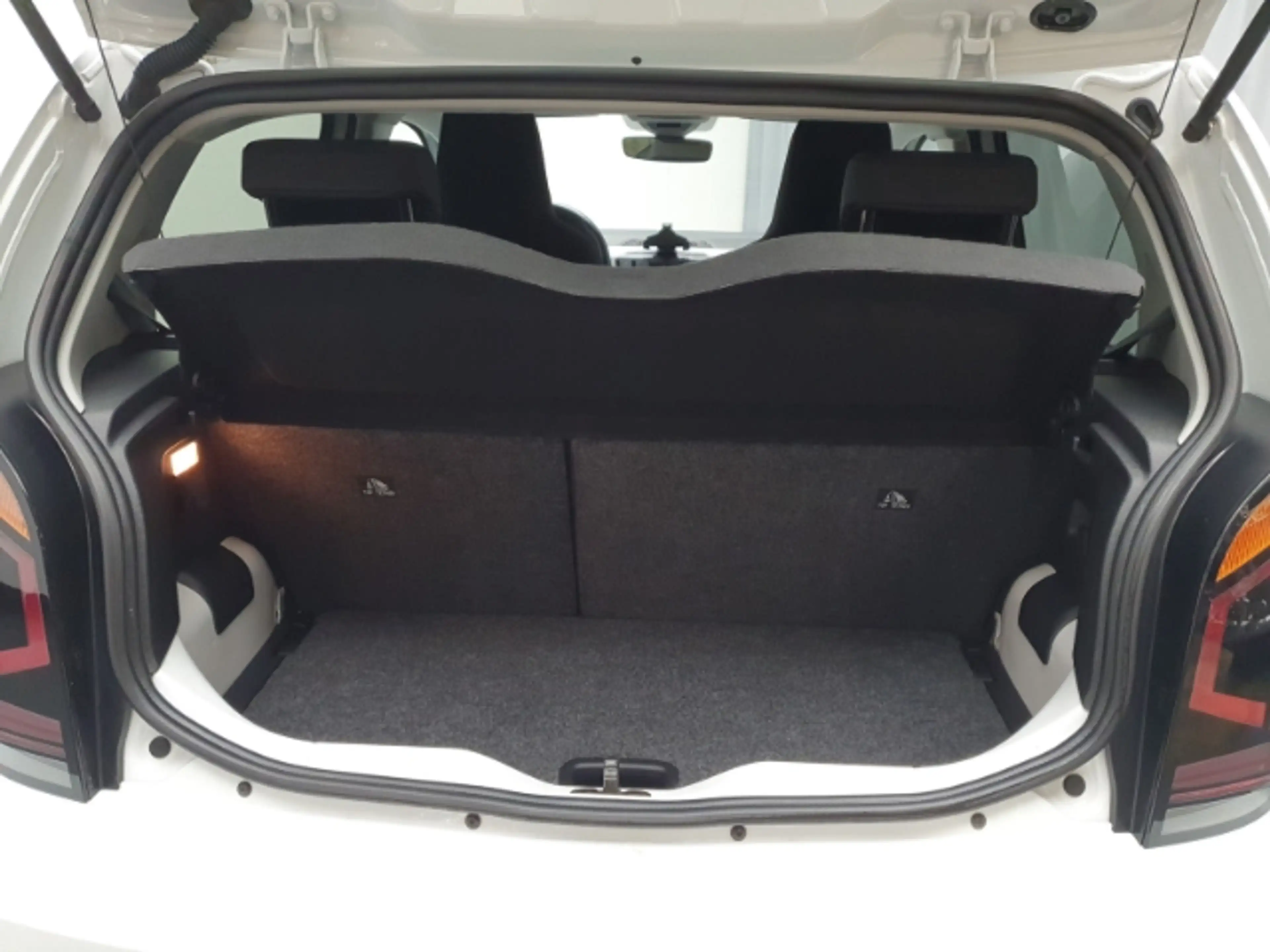Volkswagen e-up! e-Style Style Plus Rückfahrkam. SHZ — photo 11