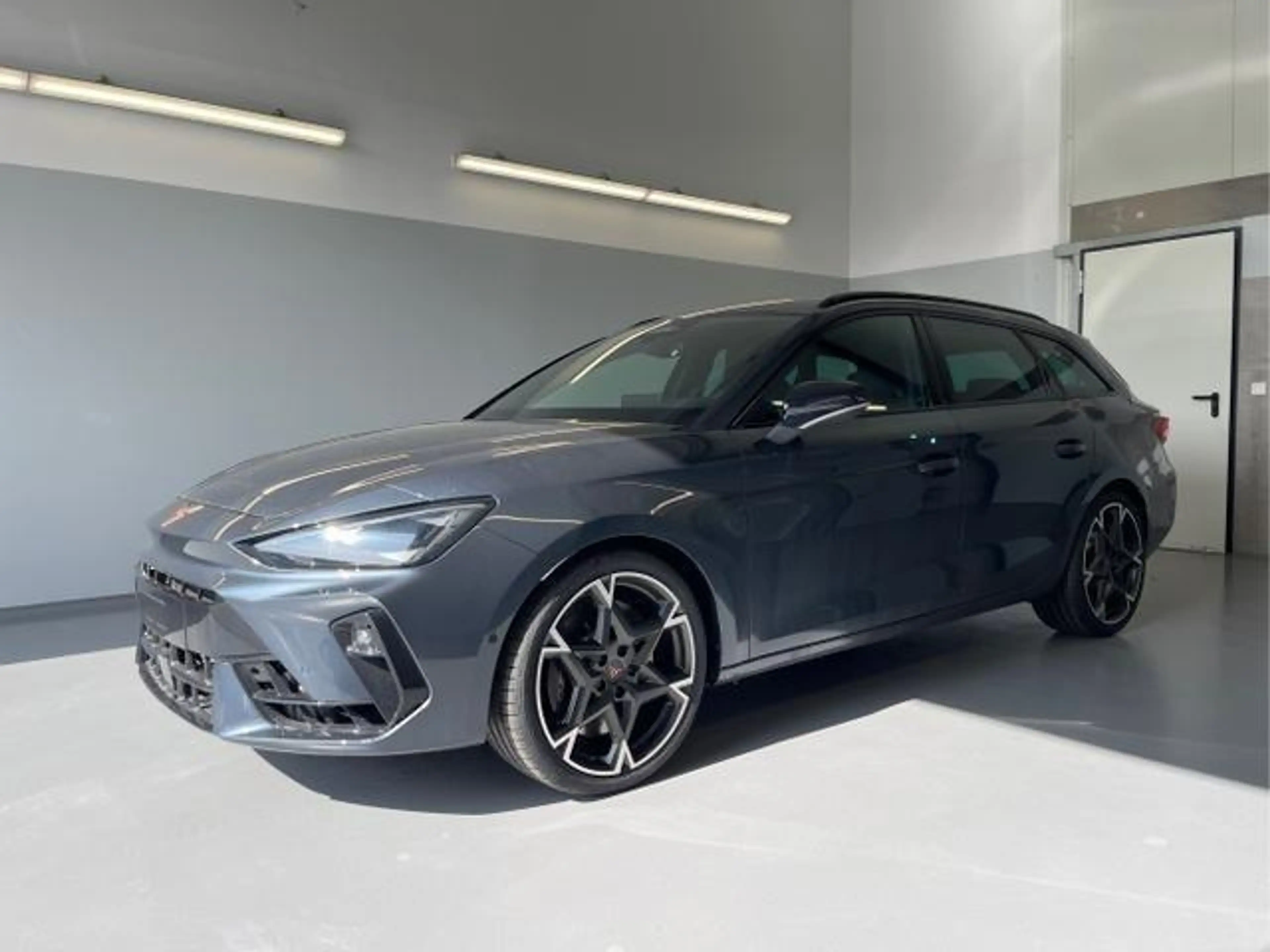 CUPRA Leon VZ 333PS DSG 4Drive Matrix+Navi+AHK+Alu19+Sitzheiz