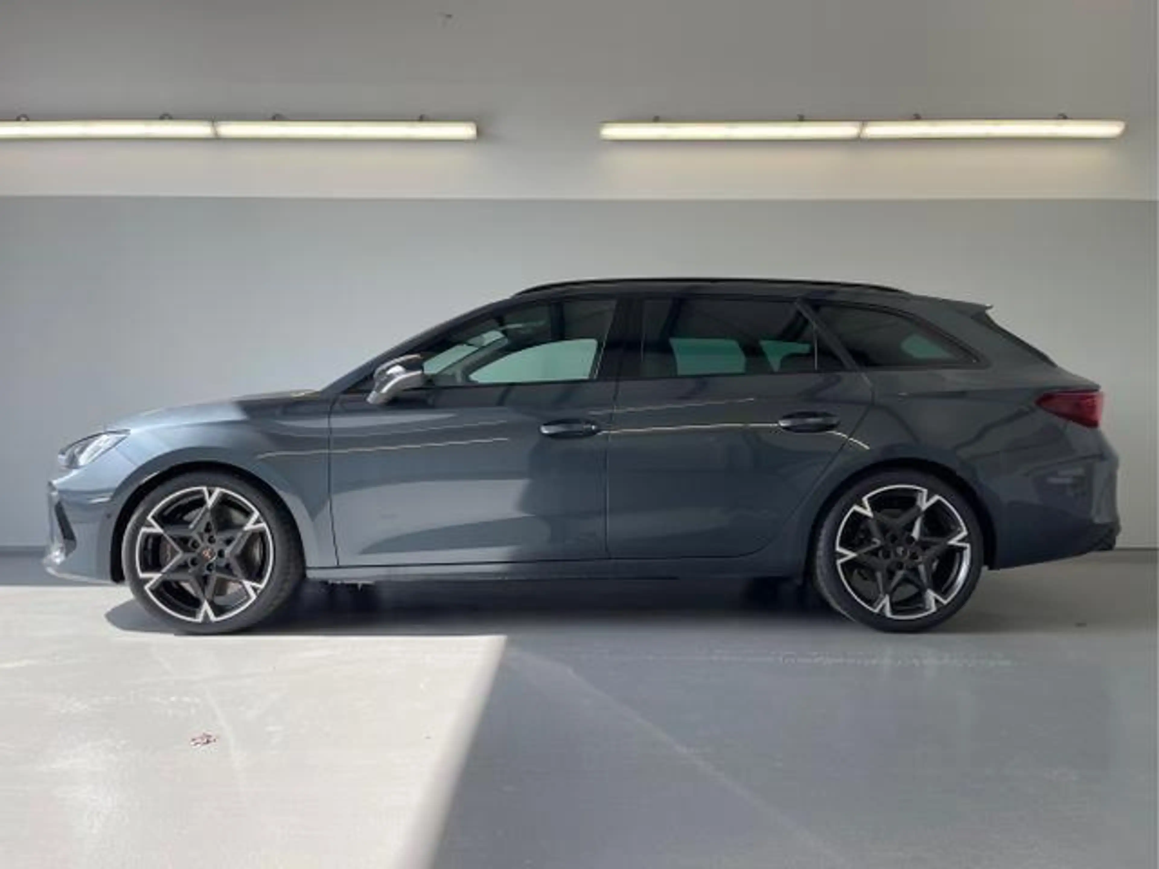 CUPRA Leon VZ 333PS DSG 4Drive Matrix+Navi+AHK+Alu19+Sitzheiz — photo 3