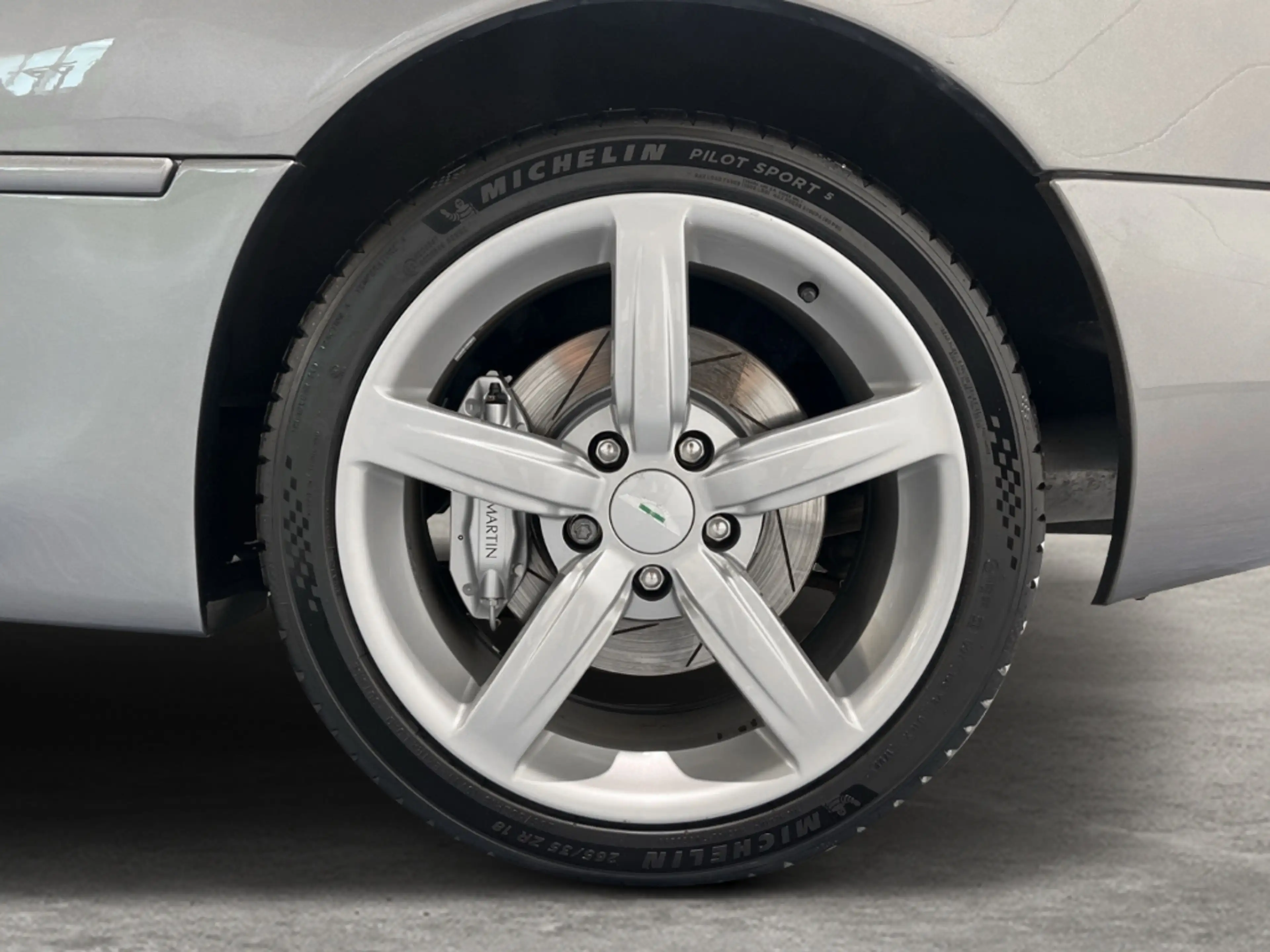 Aston Martin DB7 GTA Tungsten Silver Forest Green 1of112 — photo 4