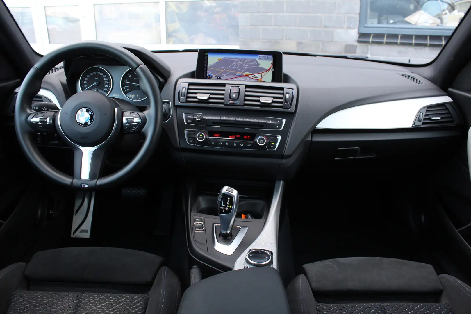 BMW 116 1-serie 116i Executive M Sport / Xenon / Trekhaak Schwarz - 2