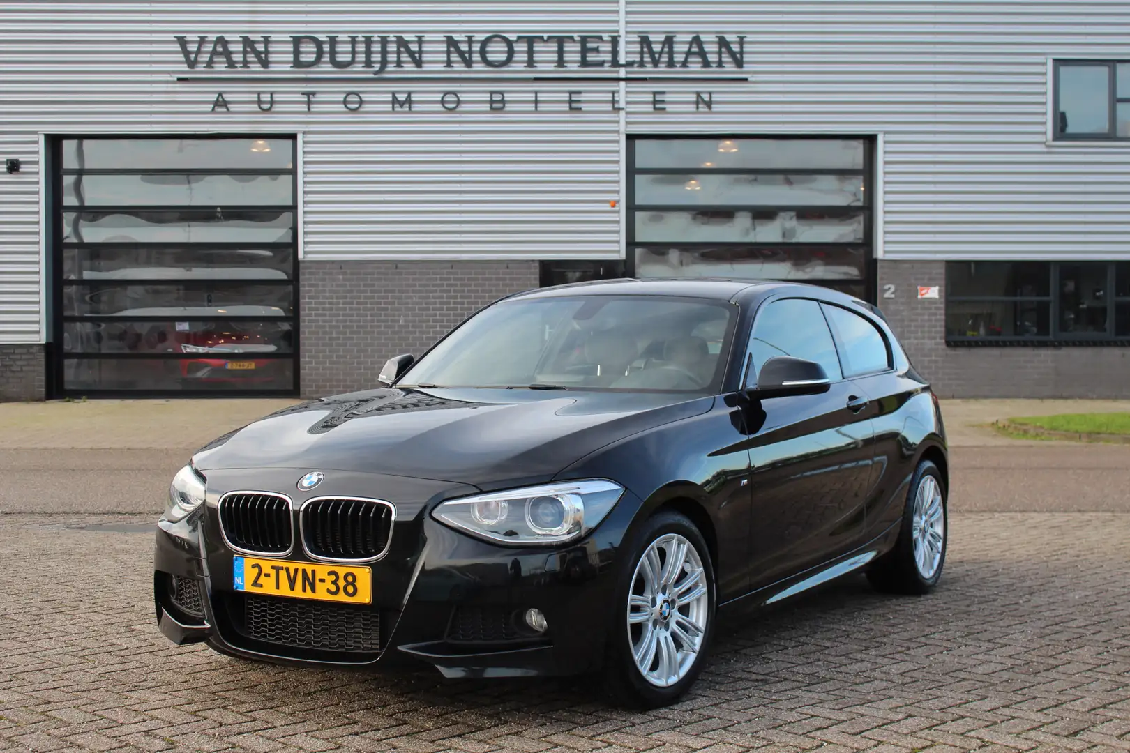 BMW 116 1-serie 116i Executive M Sport / Xenon / Trekhaak Schwarz - 1