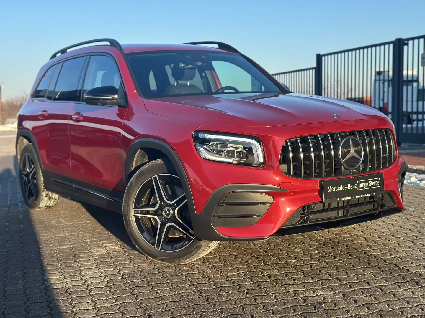 Mercedes-Benz GLB 220 GLB 220 d +AMG+Night+Distr+Multibeam+Burm+KeyGo+ Rot - 2