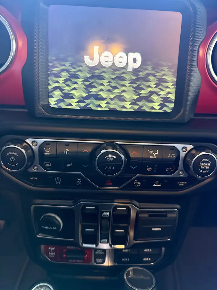 Jeep Gladiator снимка Jeep Gladiator