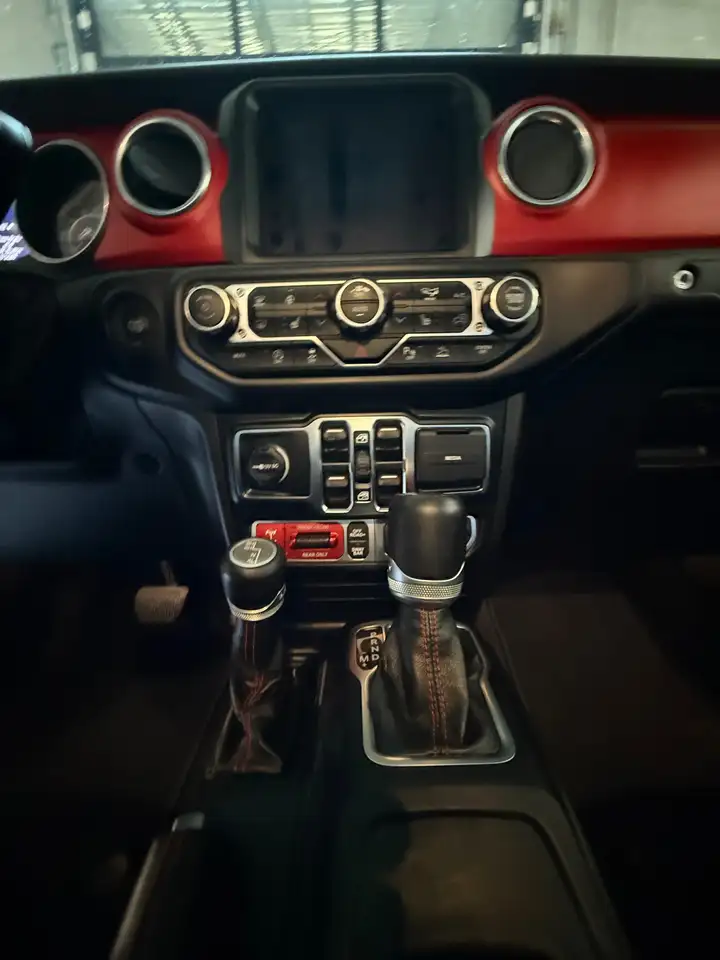 Jeep Gladiator снимка Jeep Gladiator