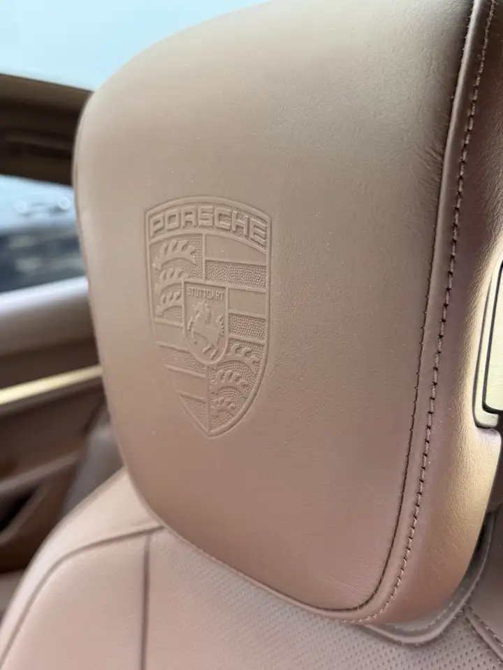 Porsche Taycan снимка Porsche Taycan