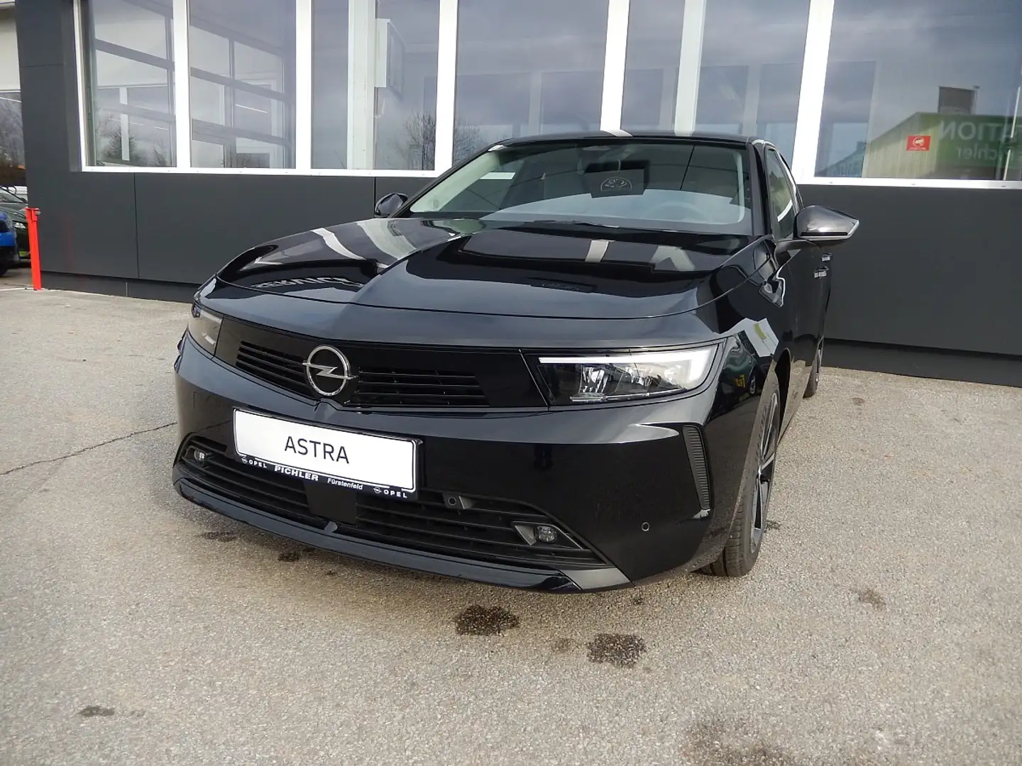 Opel Astra 1,2 Turbo Edition Schwarz - 1