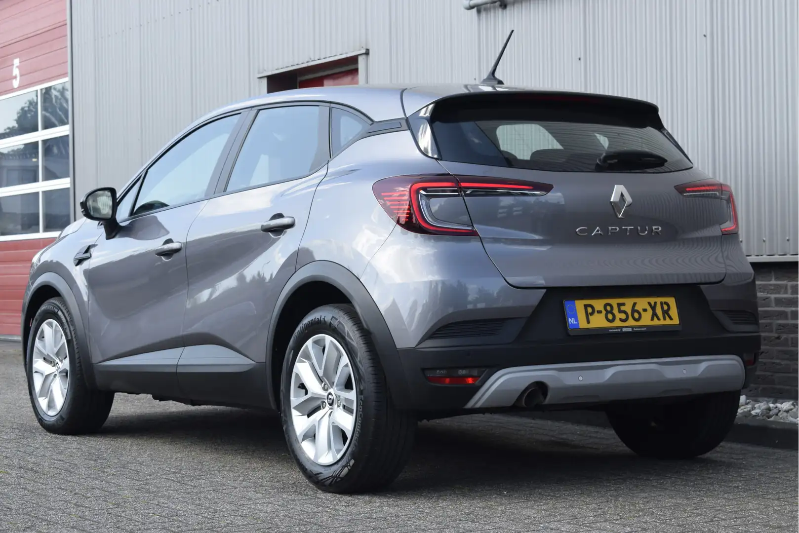 Renault Captur 1.0 TCe 90 Intens Cruise, Stoelverwarming, Keyless Grijs - 2
