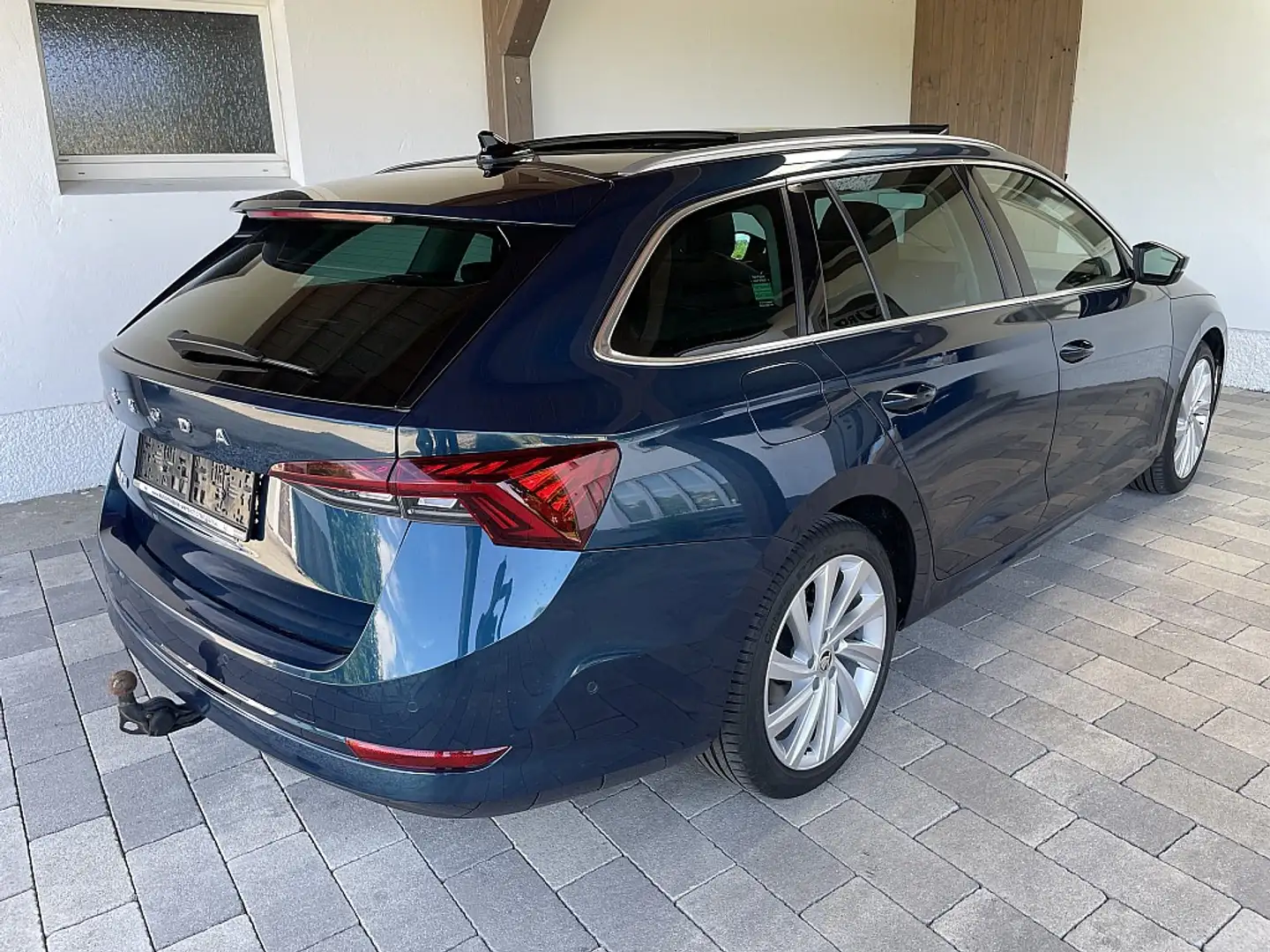 Skoda Octavia Combi 2,0 TDI Style Blau - 2