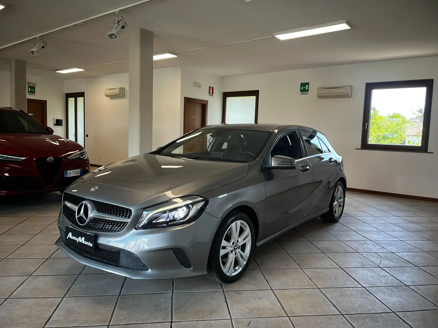 Mercedes-Benz A 180 A 180 d Sport auto Grau - 2