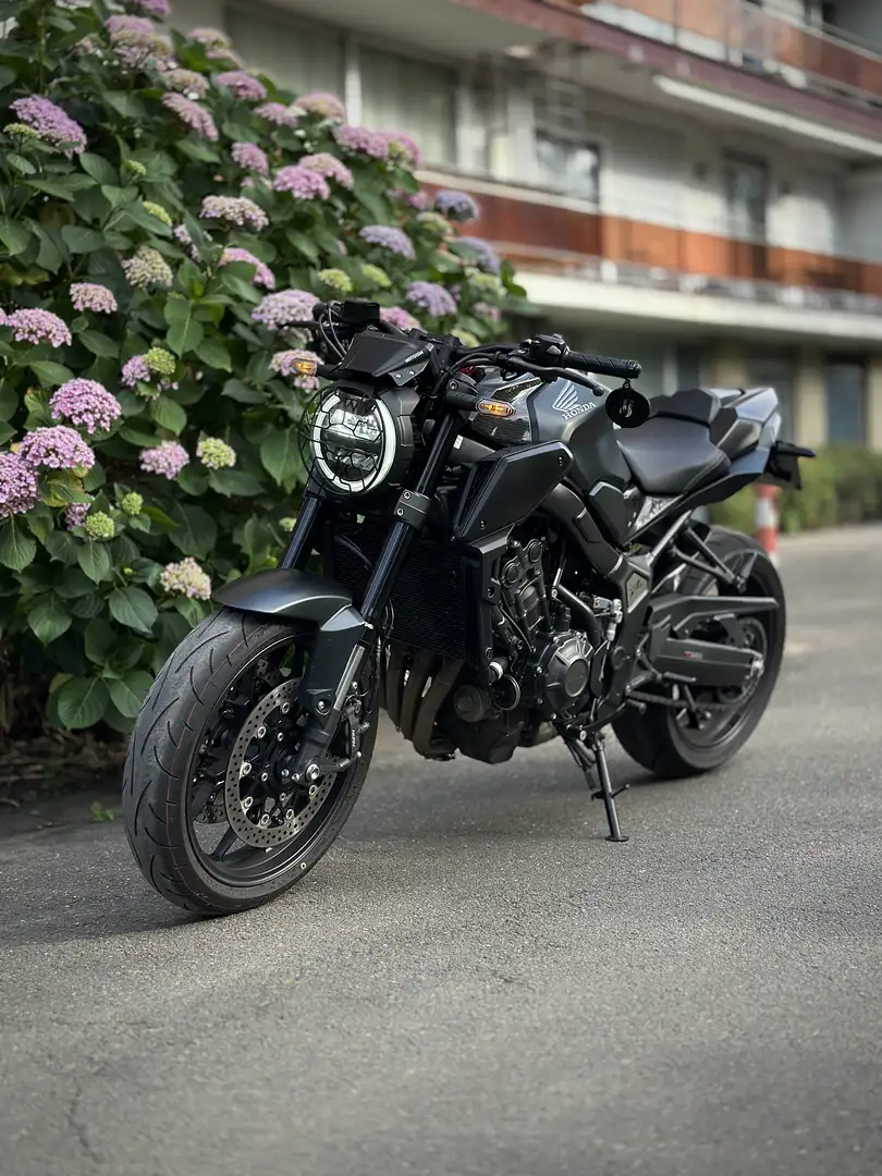 Honda CB 650 BLACK EDITION // AKRAPOVIC Noir - 2