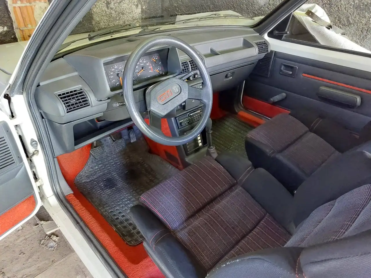 Peugeot 205 GTi, foto 3
