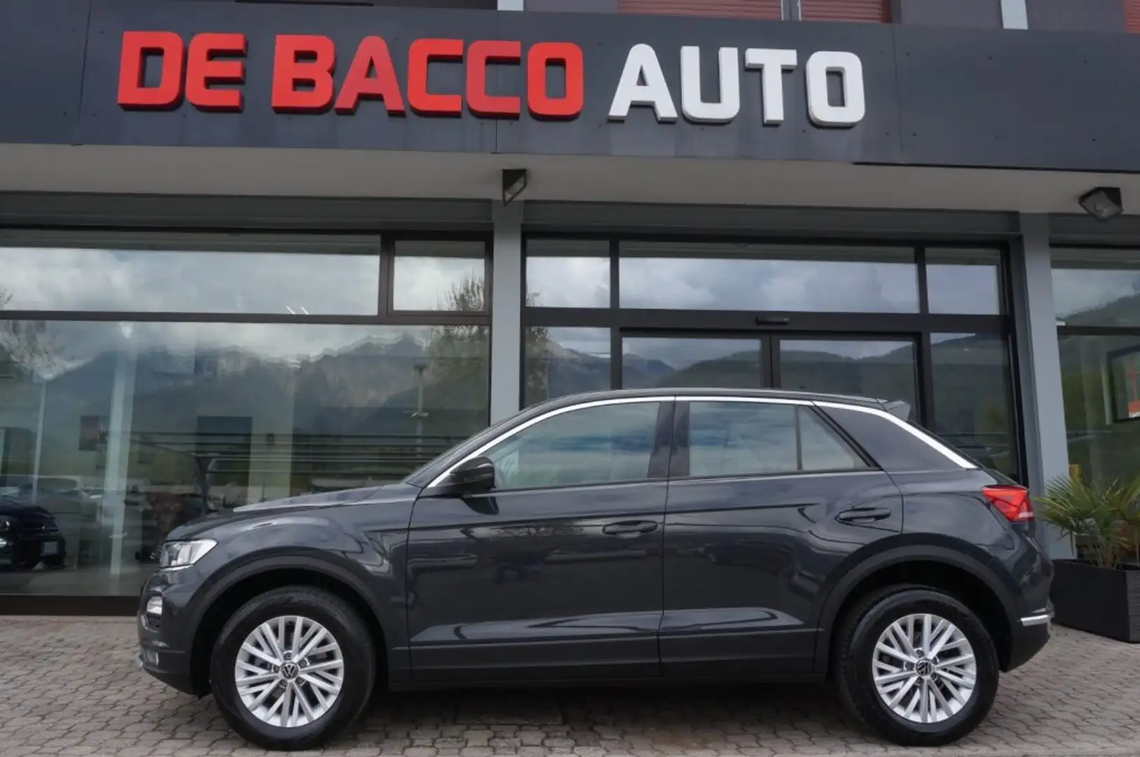 Volkswagen T-Roc 1.0 TSI 110 cv BMT OK NEOPATENTATI Grigio - 2