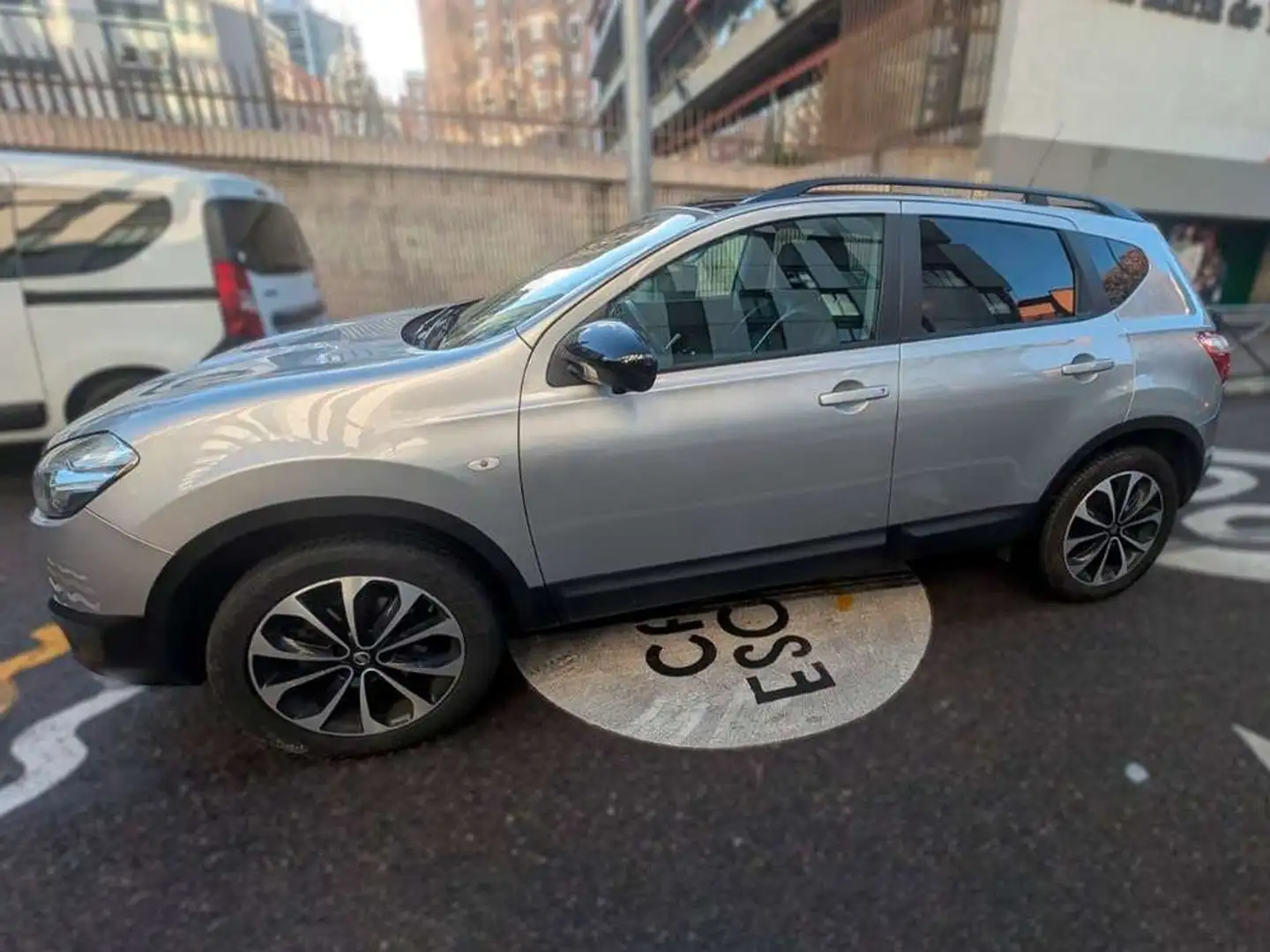 Nissan Qashqai 1.5dCi Tekna Premium 4x2 Gris - 2