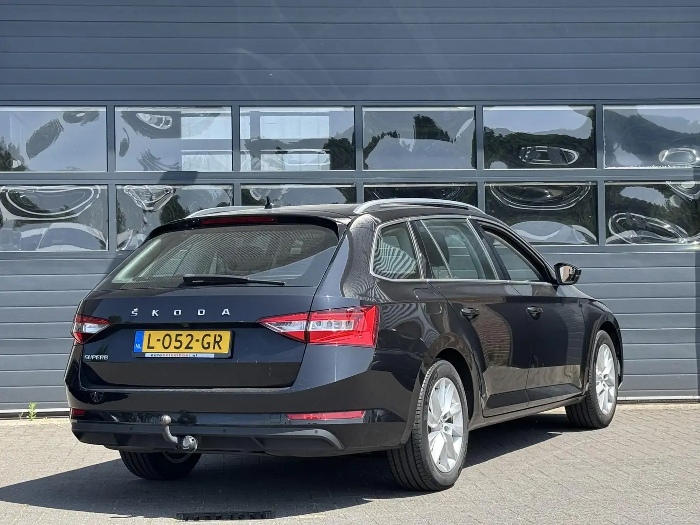 Skoda Superb COMBI 1.5 TSI ACT BUSINESS EDITION PLUS I AUTOMAAT Zwart - 2