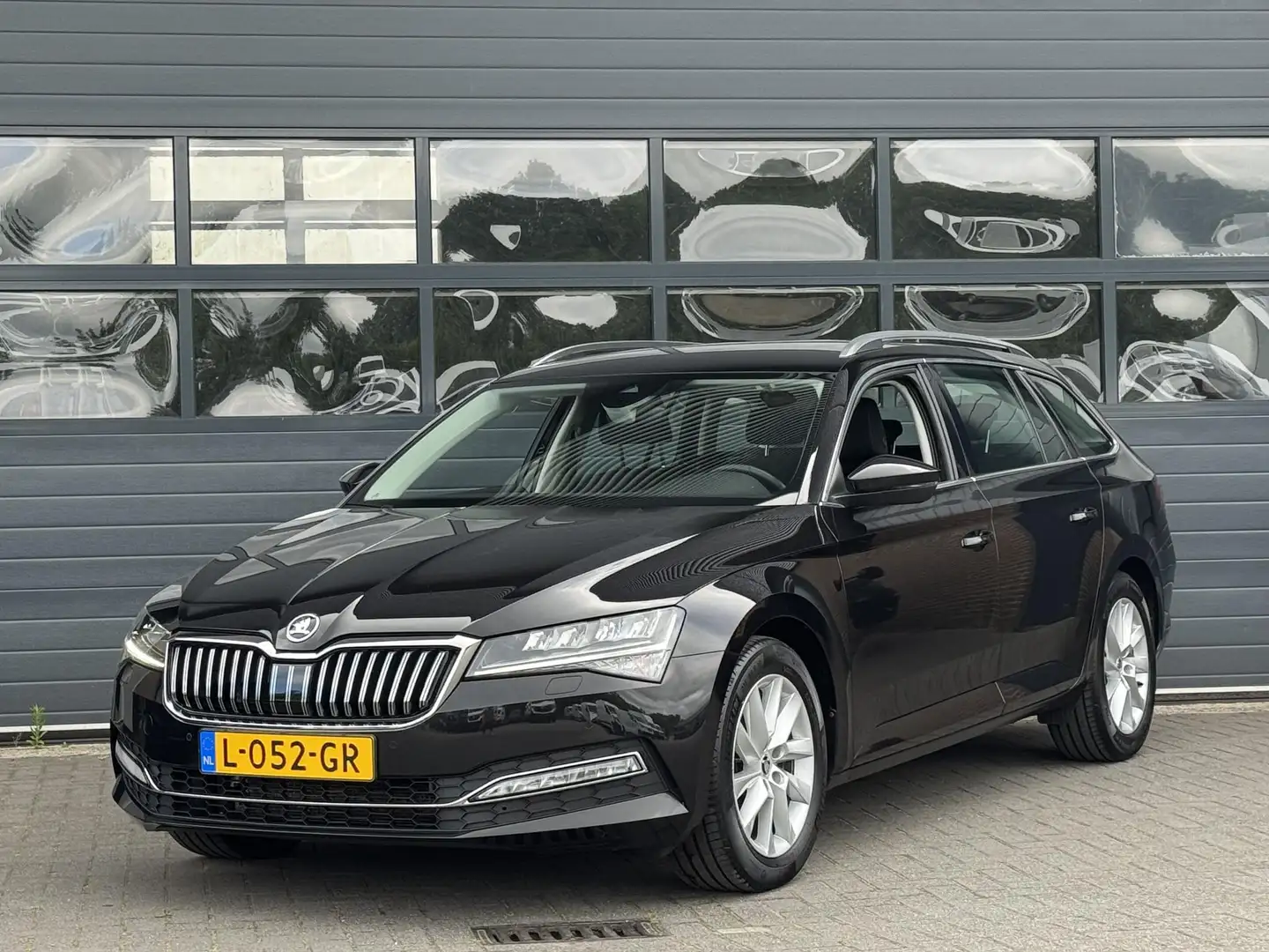 Skoda Superb COMBI 1.5 TSI ACT BUSINESS EDITION PLUS I AUTOMAAT crna - 1