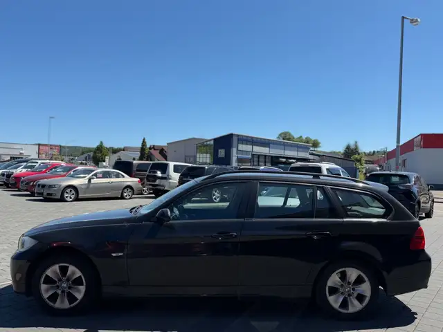BMW 3 Series view 4