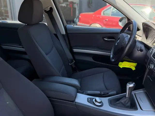 BMW 3 Series view 15