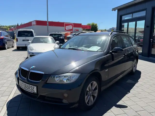BMW 3 Series view 3