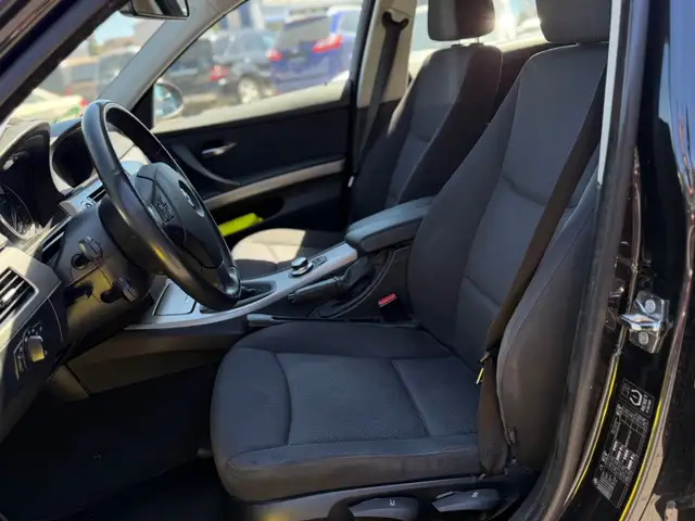 BMW 3 Series view 12