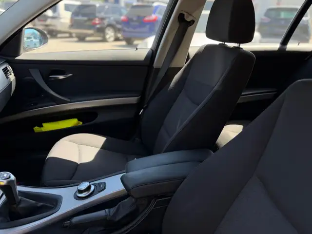 BMW 3 Series view 11
