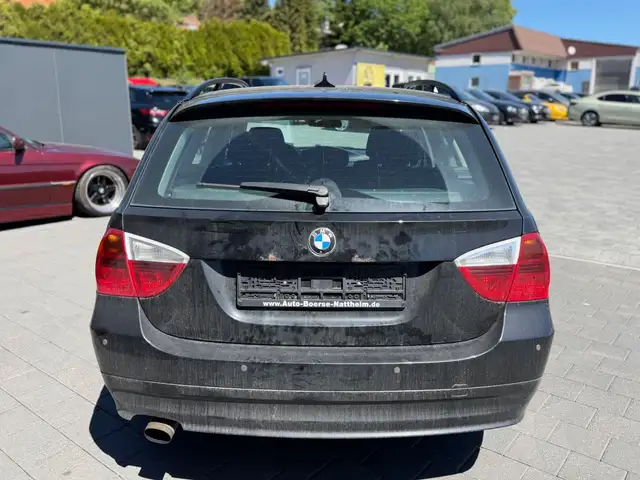BMW 3 Series view 6
