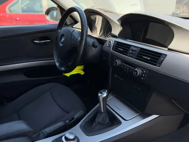 BMW 3 Series view 14